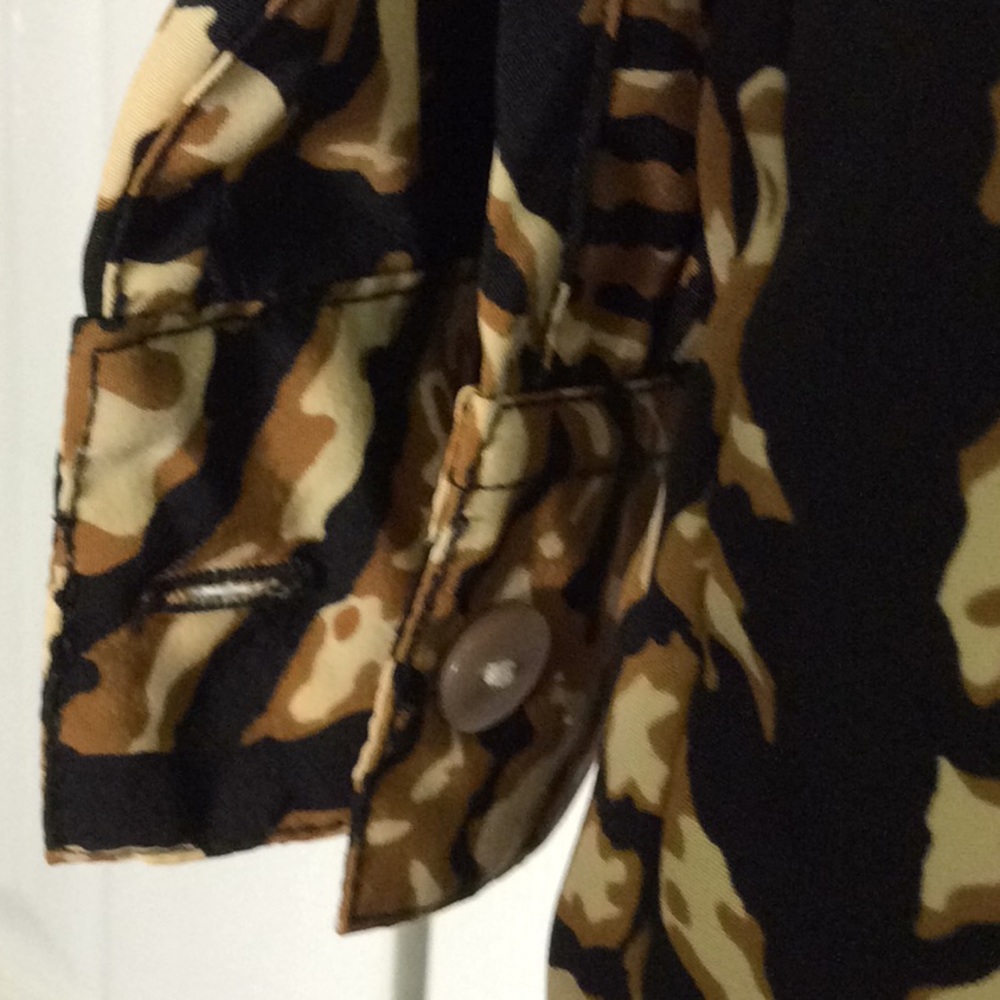 Really nice button down - Picture 6 of 8